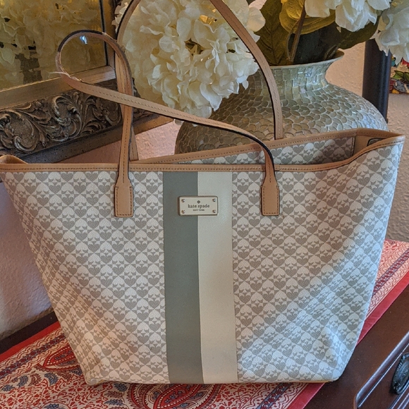 kate spade Handbags - Kate Spade Beige and White Tote Bag